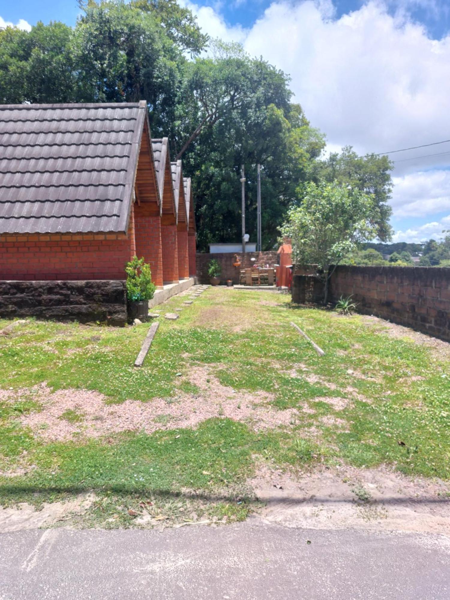Pequena Pousada Pernottare Estacionamento Frente E Lado Publico Privado Gramado Eksteriør bilde